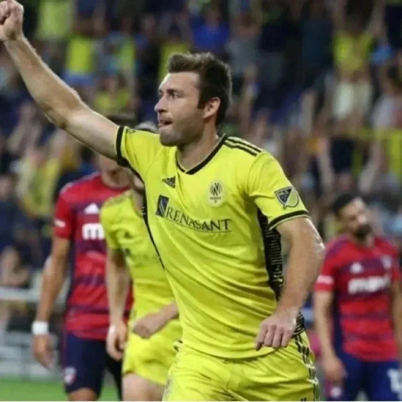 NWT Nashville Soccer Club MLS
Dave Romney #4 Signed
Autographed Adidas Jersey LG - Picture 13 of 15